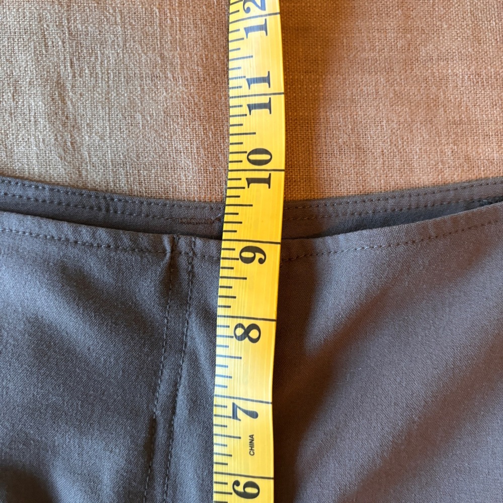 Chicos 0 Brown Cargo Straight Leg Pants Womens 4 Zipper Pockets Stretch Utility - Picture 6 of 7